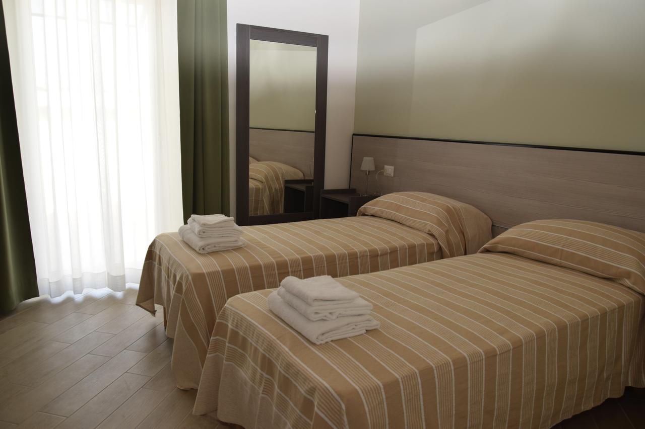 La Formica Hotel Чивитавекия Екстериор снимка