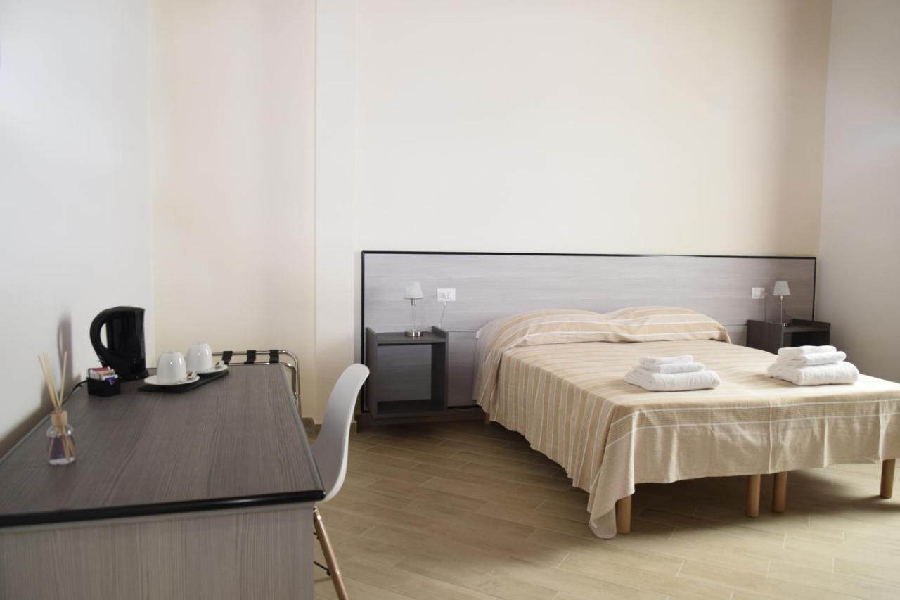 La Formica Hotel Чивитавекия Екстериор снимка